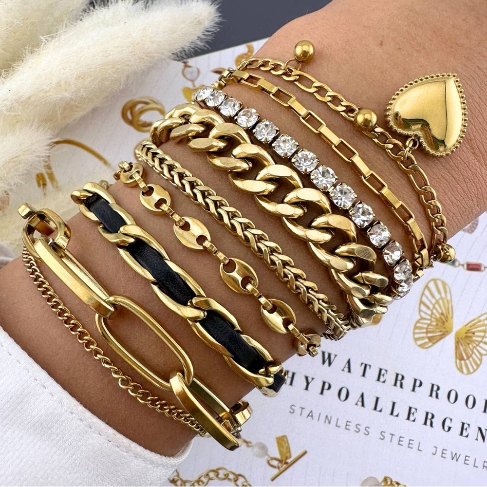 Luxurious Gold Chain Bracelet - Picture 2 of 5